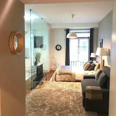 Downtown Free Parking Apartment