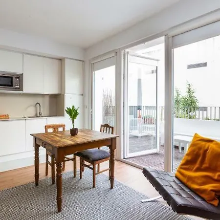 Downtown Free Parking Apartment