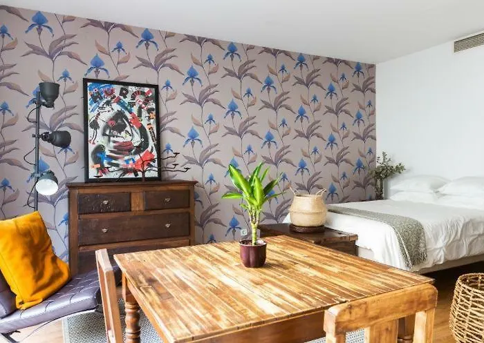 Downtown Free Parking Apartment