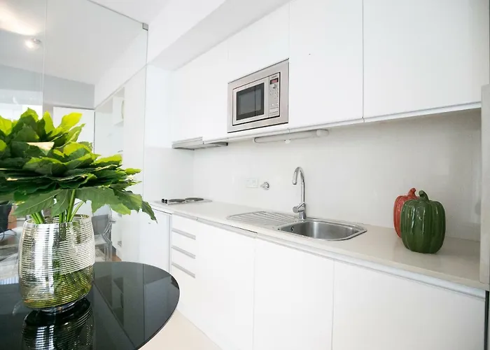 Downtown Free Parking Apartment